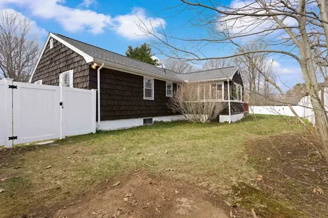 12 Colonial Circle Hampton NH 03842-3317