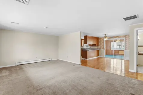 12 Colonial Circle Hampton NH 03842-3317