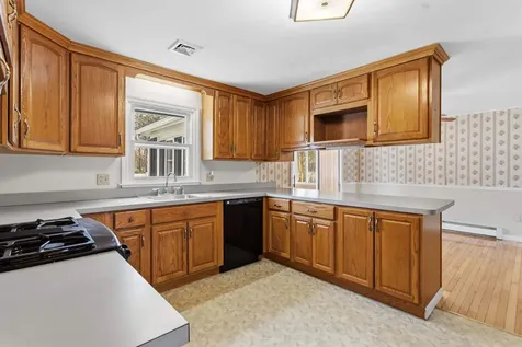 12 Colonial Circle Hampton NH 03842-3317