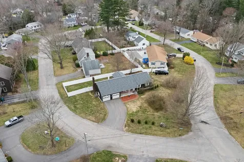 12 Colonial Circle Hampton NH 03842-3317