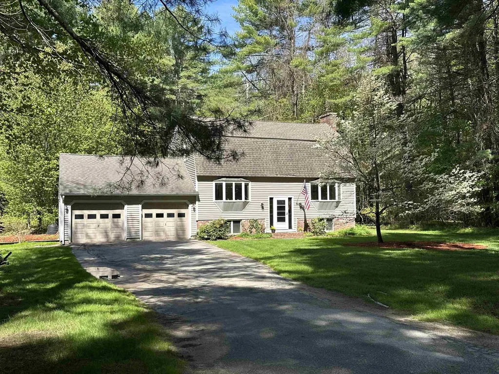 4 Schoolhouse Road Amherst NH 03031