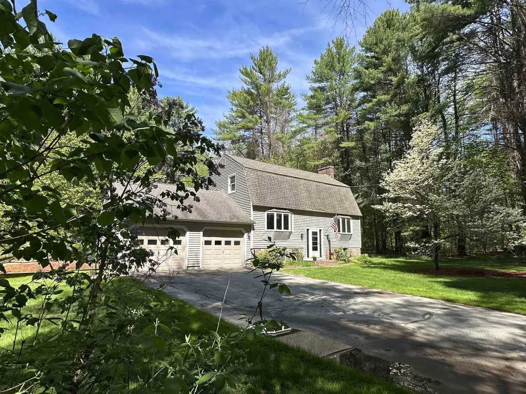 4 Schoolhouse Road Amherst NH 03031