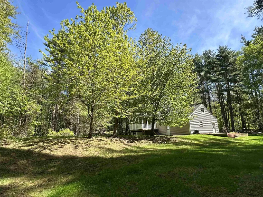 4 Schoolhouse Road Amherst NH 03031