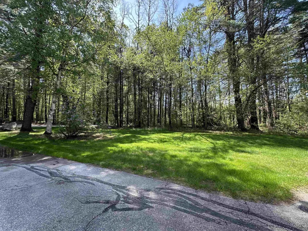 4 Schoolhouse Road Amherst NH 03031