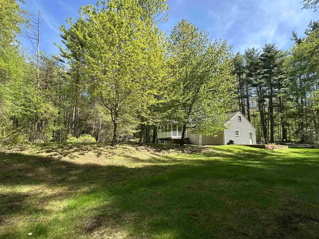 4 Schoolhouse Road Amherst NH 03031