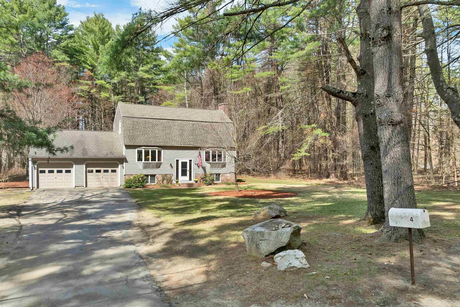 4 Schoolhouse Road Amherst NH 03031