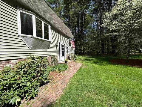 4 Schoolhouse Road Amherst NH 03031