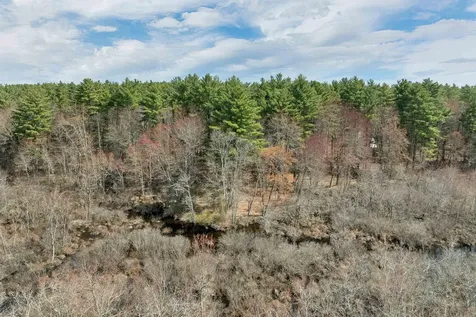 4 Schoolhouse Road Amherst NH 03031