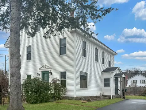 58 Pleasant Street Colebrook NH 03576