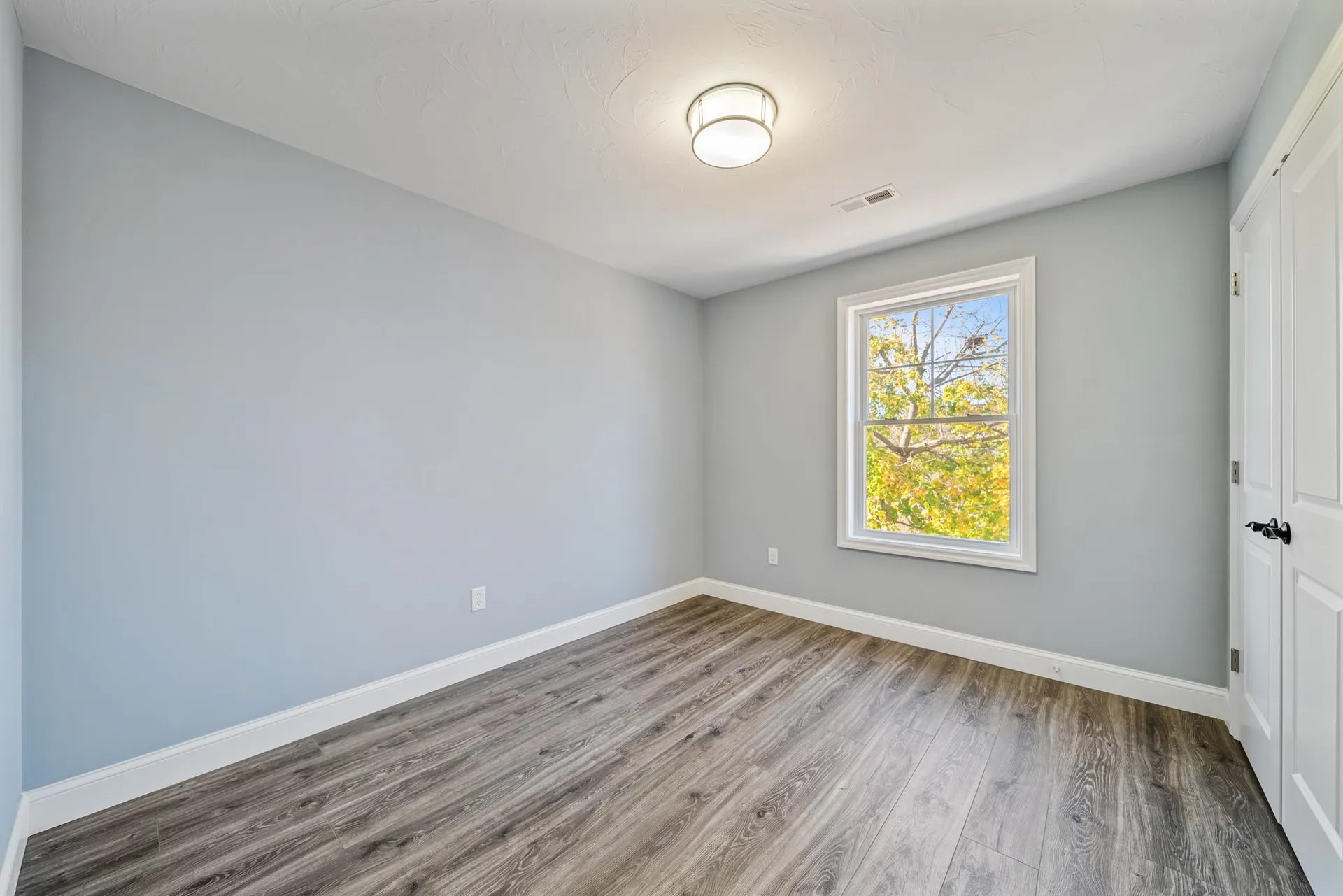 5 Dumaine Avenue Nashua NH 03063