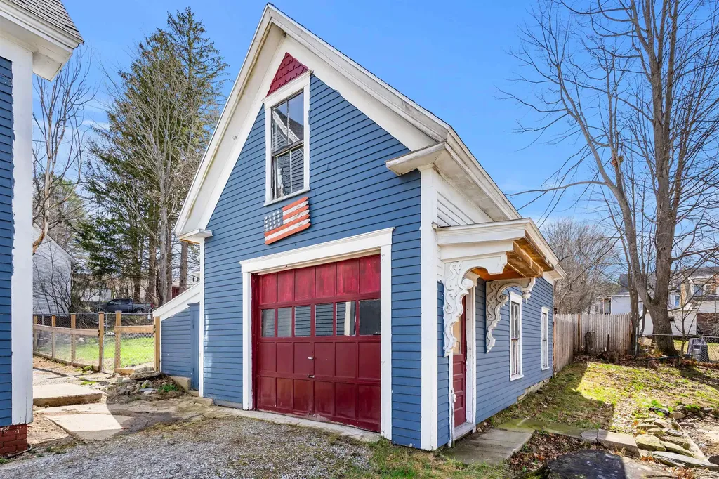 11 Pine Street Franklin NH 03235