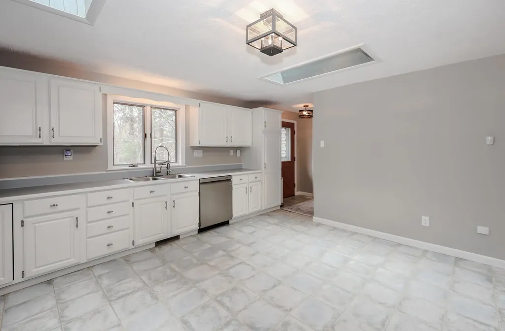 50 Edinburgh Drive Bedford NH 03110