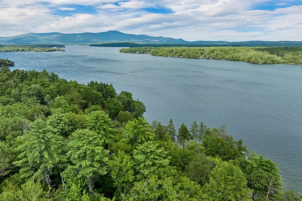 22 Cow Island Tuftonboro NH 03816