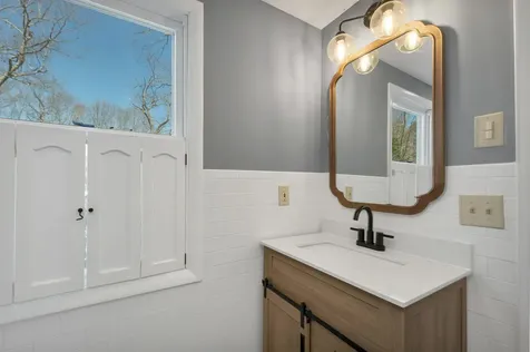17 Harding Road Portsmouth NH 03801