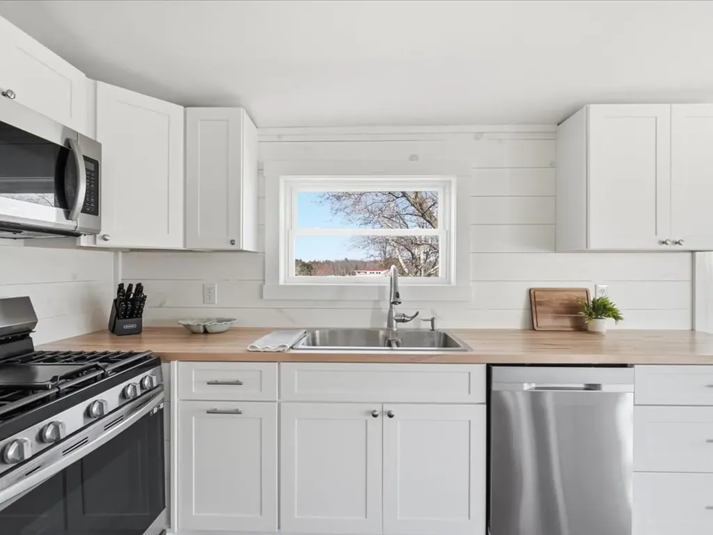 10 Gull Lane South Hero VT 05486