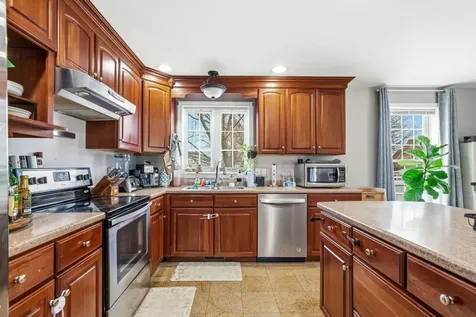 160 S Elm Street Manchester NH 03103