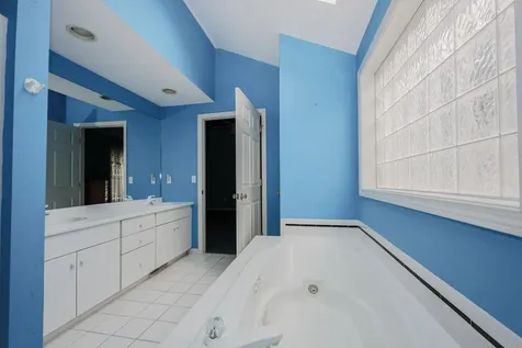 49 Drakes Landing Hampton NH 03842