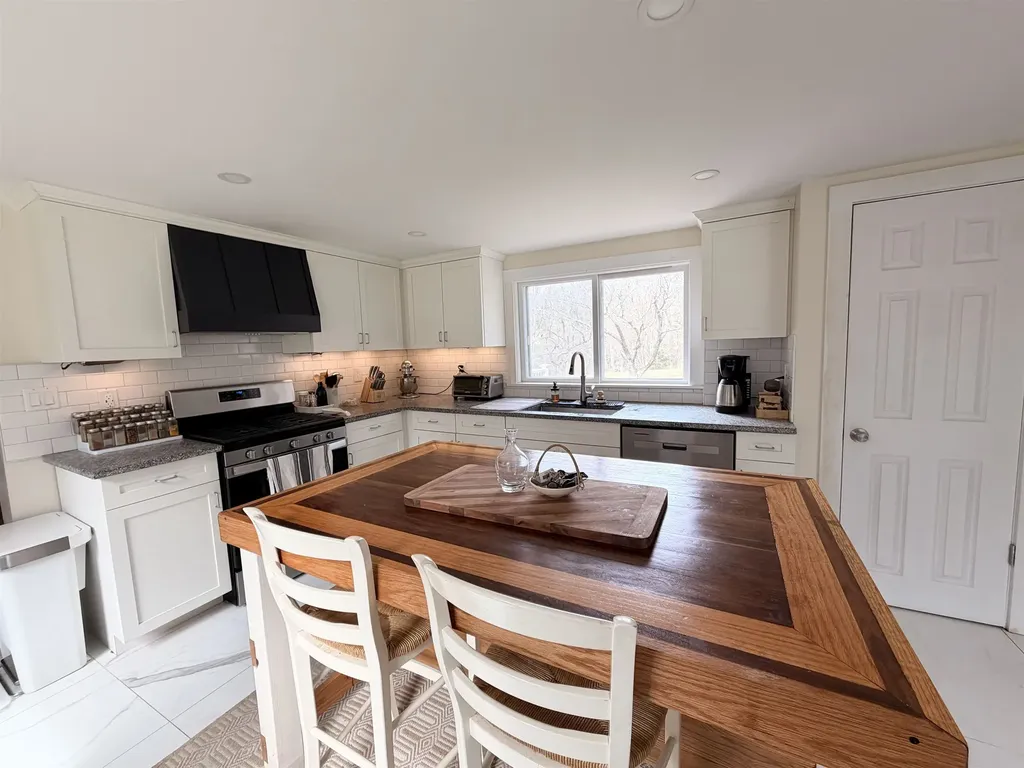 169 London Road Westmoreland NH 03467
