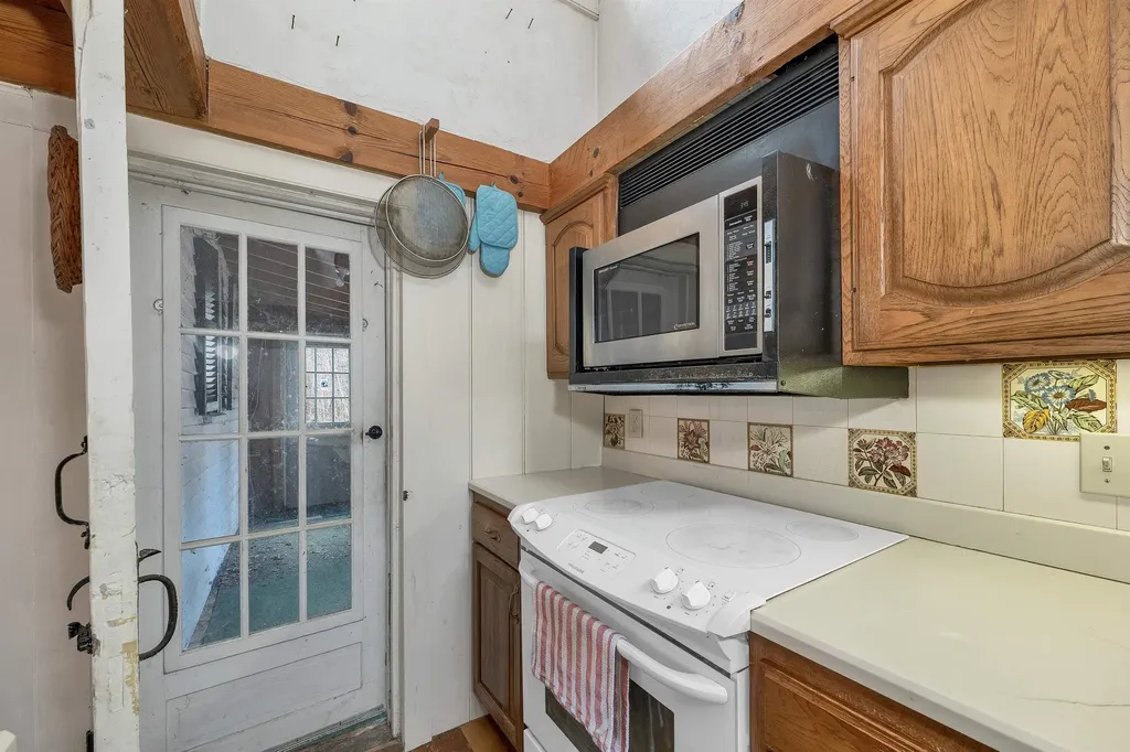 83 Governor Wentworth Highway Tuftonboro NH 03894