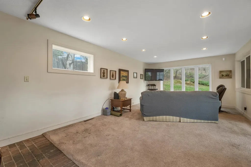 83 Governor Wentworth Highway Tuftonboro NH 03894
