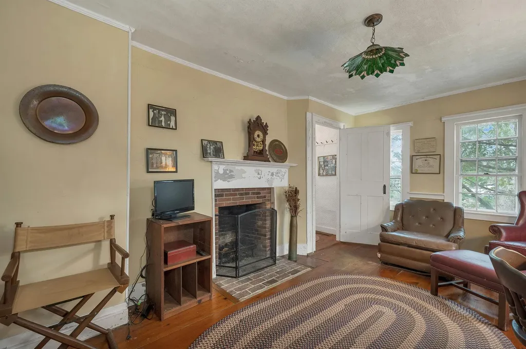 83 Governor Wentworth Highway Tuftonboro NH 03894