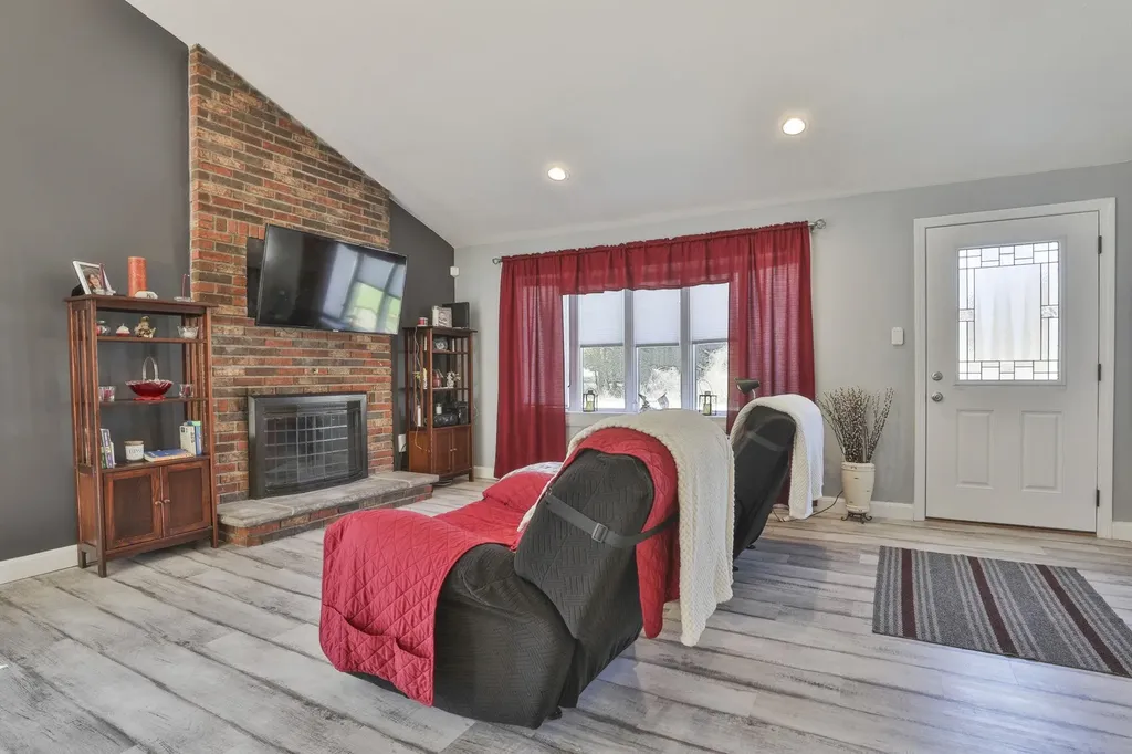 155 Robinson Road Hudson NH 03051