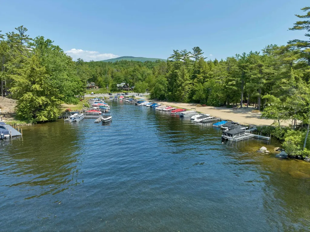 98 Wintersport Street Moultonborough NH 03254