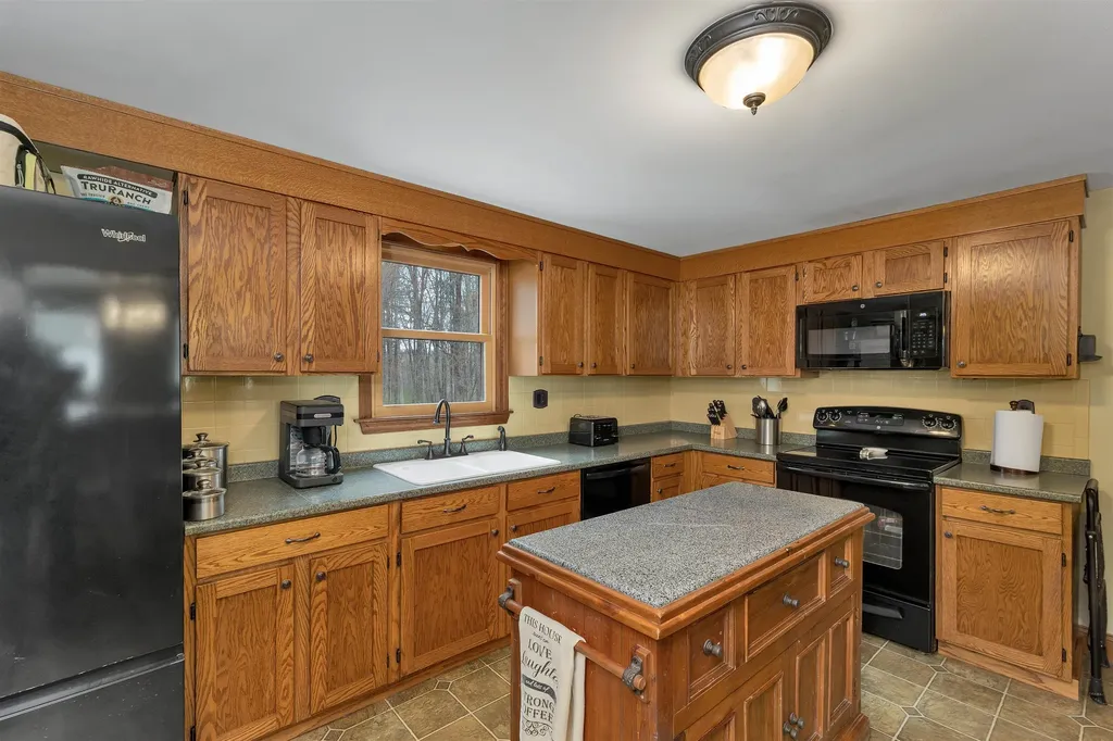 53 Mammoth Road Londonderry NH 03053