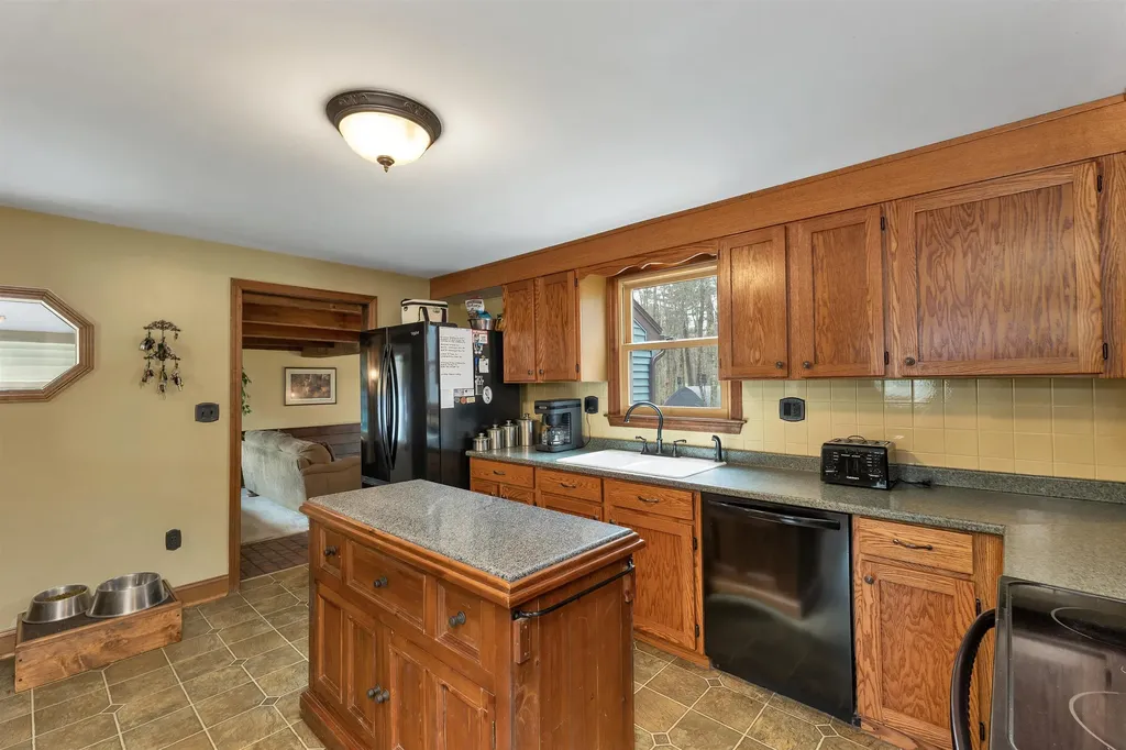 53 Mammoth Road Londonderry NH 03053