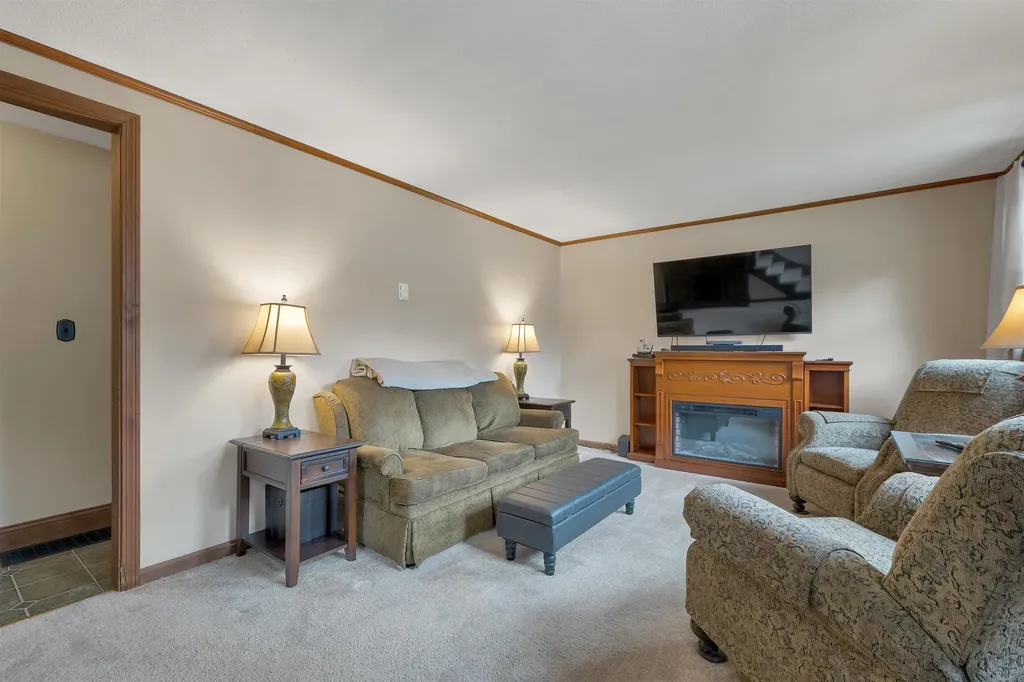 53 Mammoth Road Londonderry NH 03053