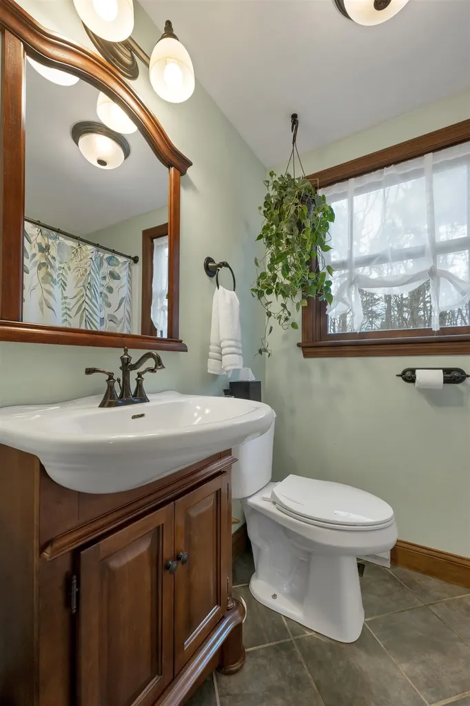 53 Mammoth Road Londonderry NH 03053