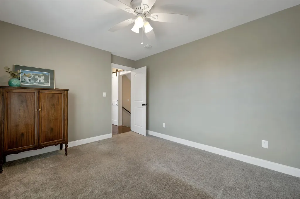 89 Pond Street Newton NH 03858