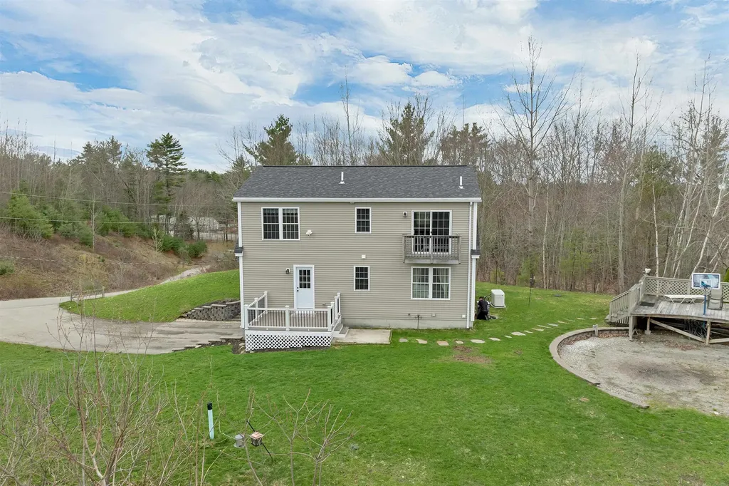 89 Pond Street Newton NH 03858