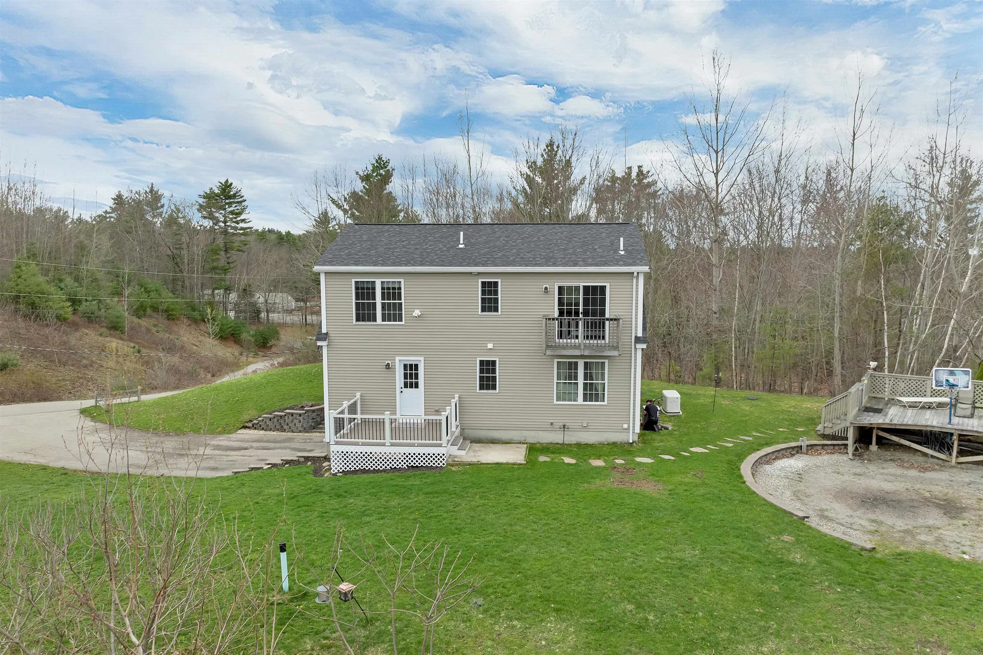 89 Pond Street Newton NH 03858