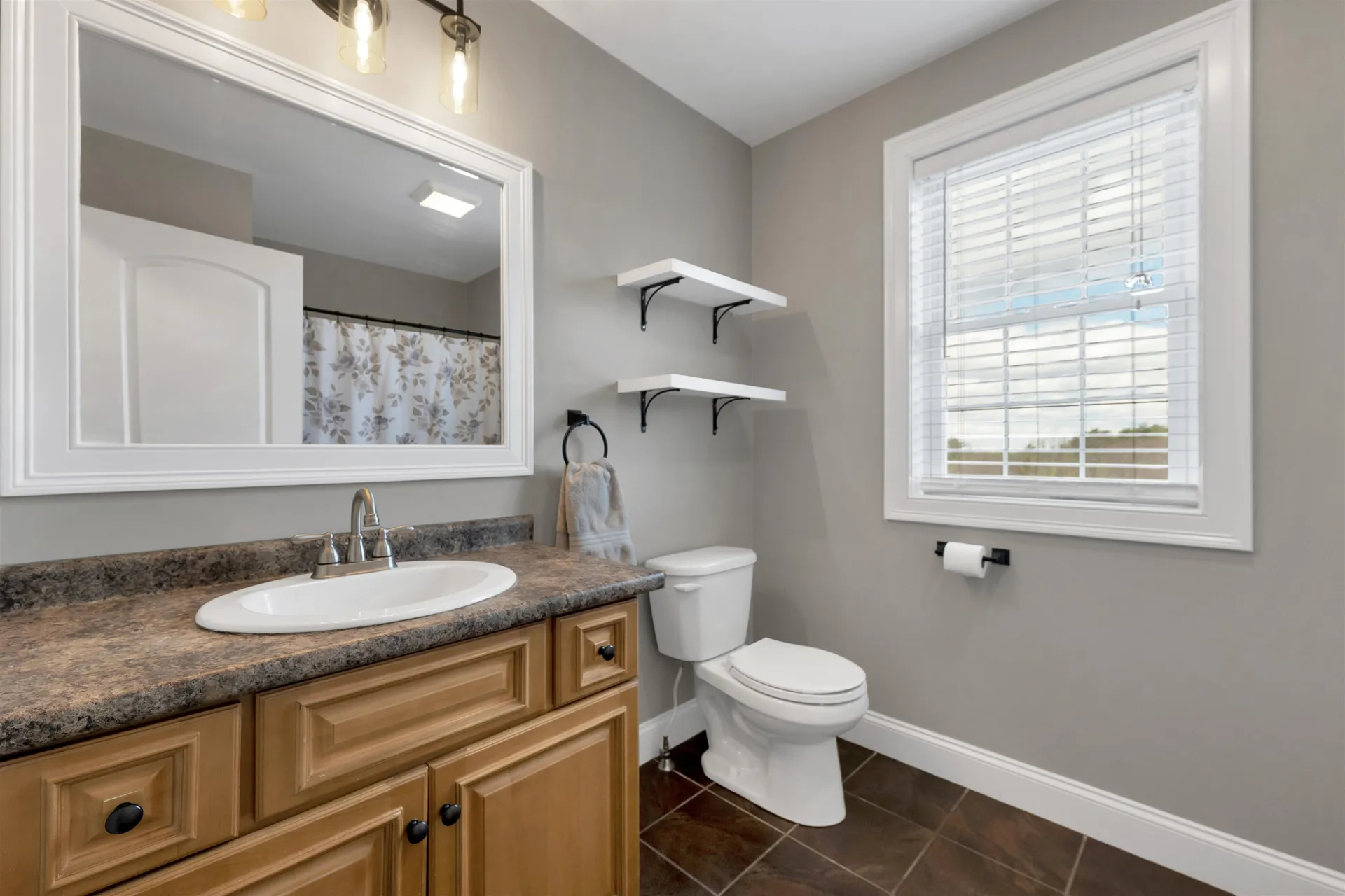 89 Pond Street Newton NH 03858