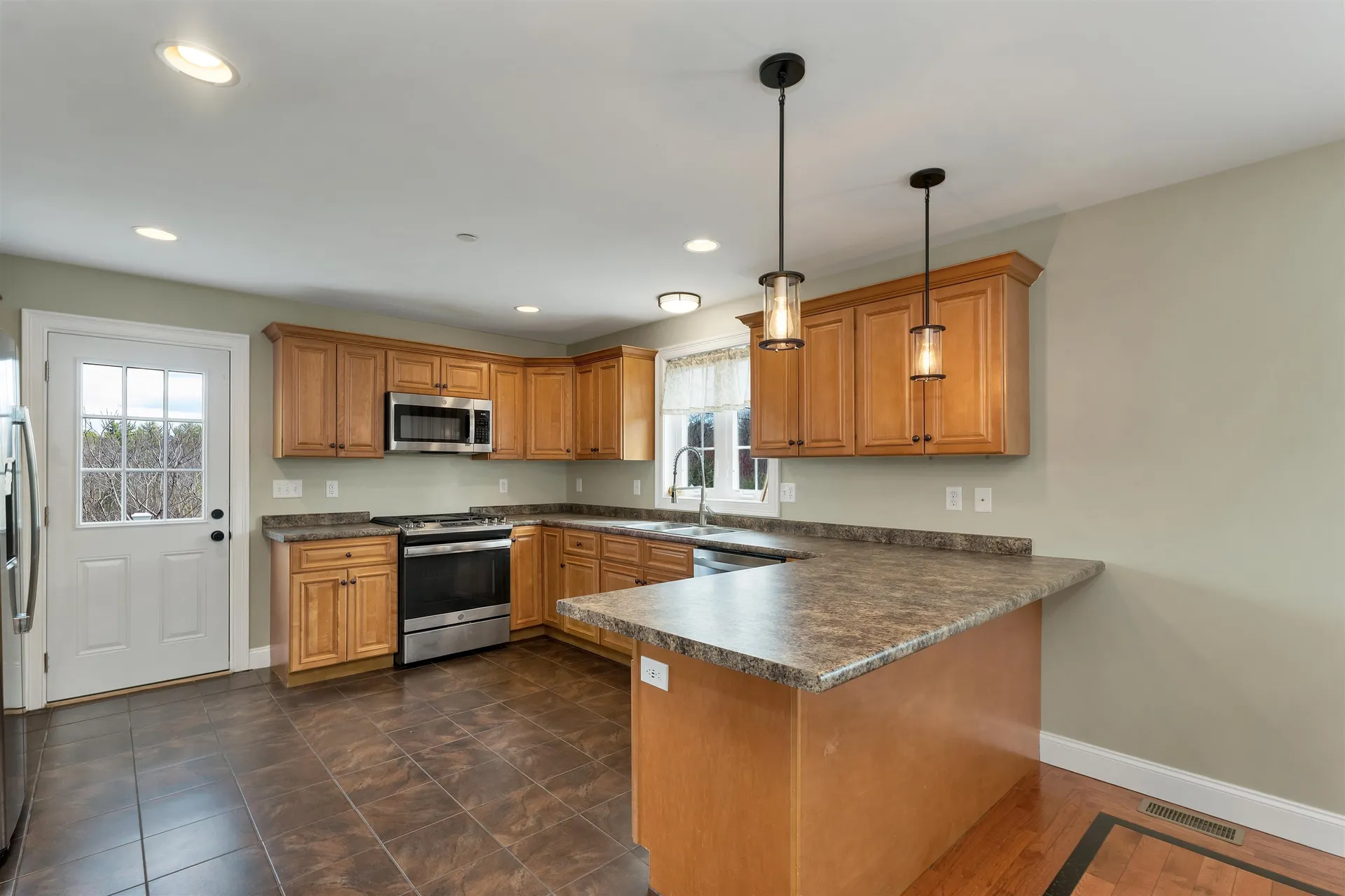 89 Pond Street Newton NH 03858