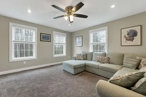 89 Pond Street Newton NH 03858
