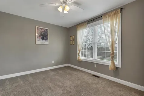 89 Pond Street Newton NH 03858