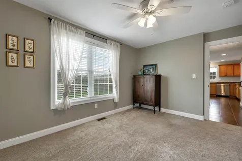89 Pond Street Newton NH 03858