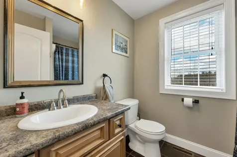 89 Pond Street Newton NH 03858