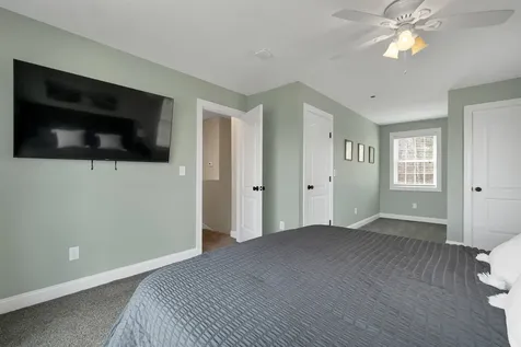 89 Pond Street Newton NH 03858