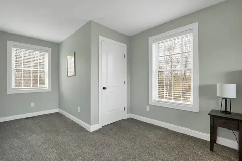 89 Pond Street Newton NH 03858