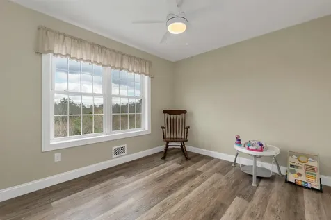 89 Pond Street Newton NH 03858