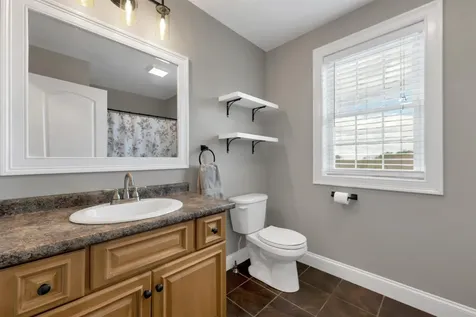 89 Pond Street Newton NH 03858
