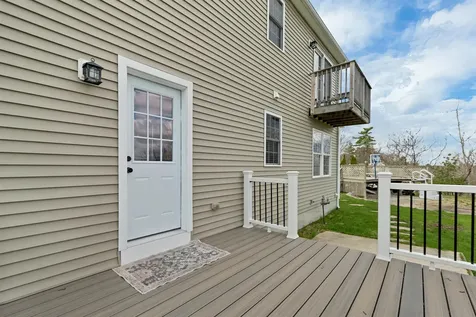 89 Pond Street Newton NH 03858