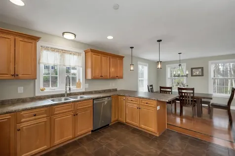 89 Pond Street Newton NH 03858