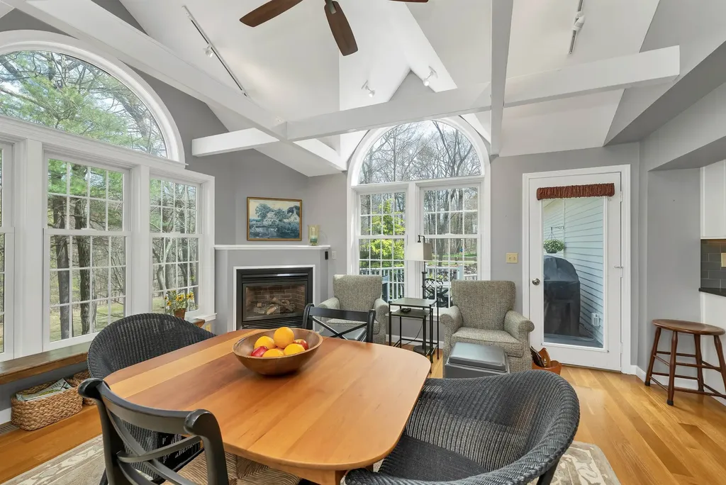 70 Spindlewick Drive Nashua NH 03062