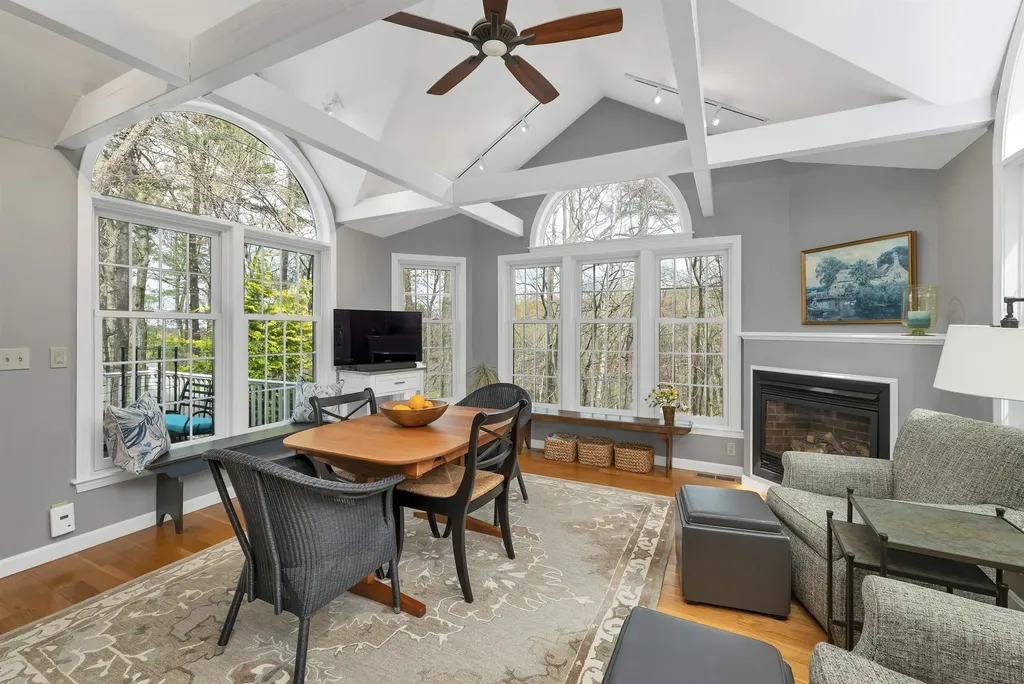 70 Spindlewick Drive Nashua NH 03062