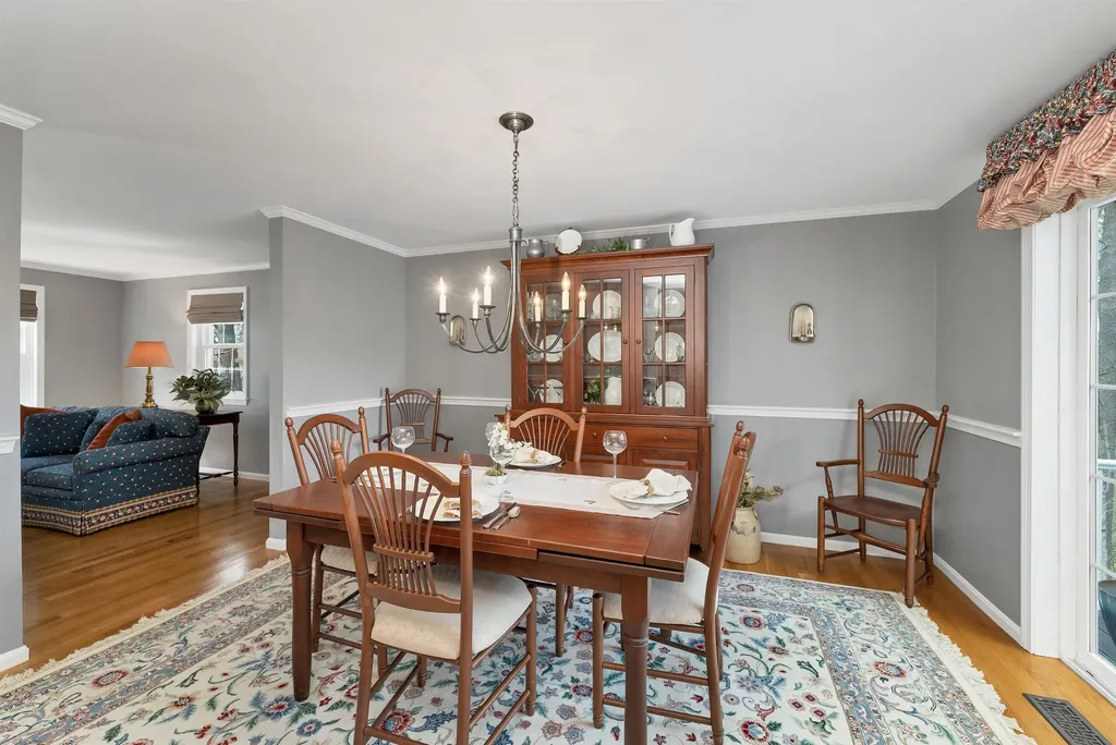 70 Spindlewick Drive Nashua NH 03062