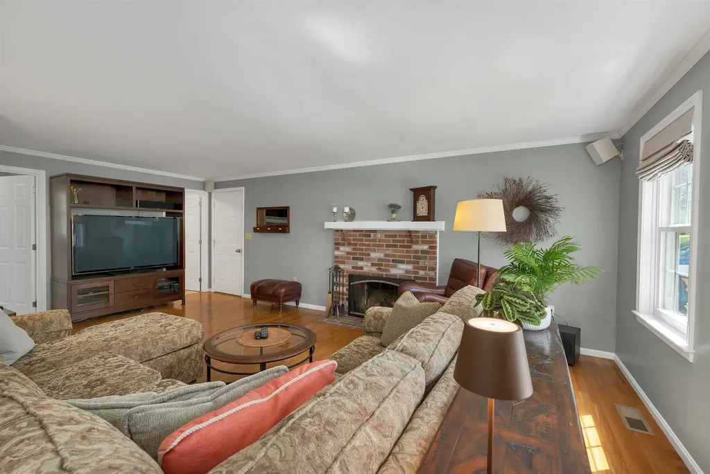70 Spindlewick Drive Nashua NH 03062